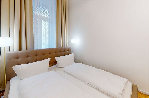 Photo 6 - ALON HOMES Vienna – Premium City Center Apartments