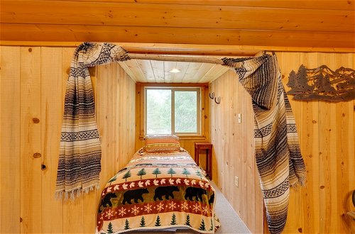 Photo 2 - Pet-friendly House w/ Deck: Near Crater Lake