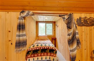 Photo 2 - Pet-friendly House w/ Deck: Near Crater Lake