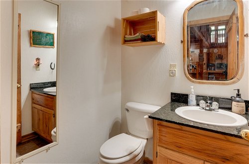Photo 12 - Pet-friendly House w/ Deck: Near Crater Lake