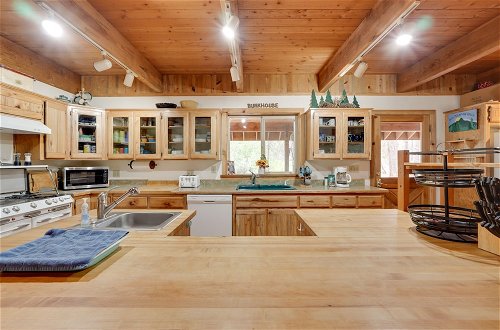 Photo 14 - Pet-friendly House w/ Deck: Near Crater Lake