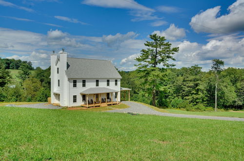 Foto 1 - Timeless Hillsville Farmhouse: Blue Ridge Parkway