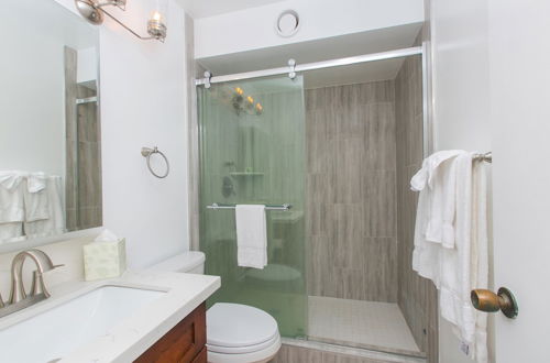 Photo 33 - One Bedroom Condos with Lanai near Ala Wai Harbor - Perfect for 2 Guests