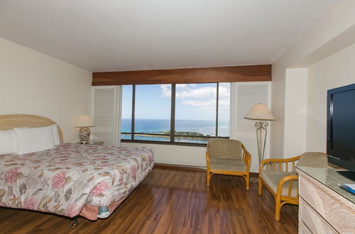 Photo 16 - One Bedroom Condos with Lanai near Ala Wai Harbor - Perfect for 2 Guests