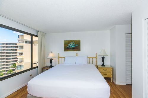 Photo 15 - One Bedroom Condos with Lanai near Ala Wai Harbor - Perfect for 2 Guests