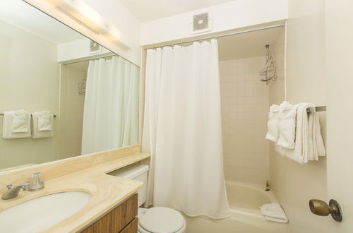 Photo 38 - One Bedroom Condos with Lanai near Ala Wai Harbor - Perfect for 2 Guests