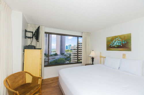 Photo 14 - One Bedroom Condos with Lanai near Ala Wai Harbor - Perfect for 2 Guests