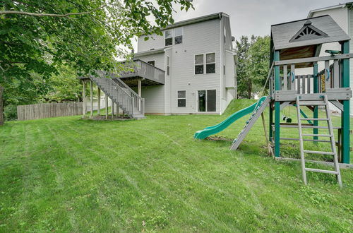 Foto 25 - Spacious Maple Grove Retreat w/ Playground