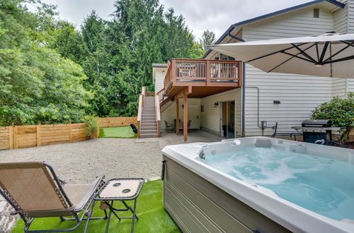 Photo 14 - Luxe Kenmore Retreat w/ Shared Hot Tub Near Lake