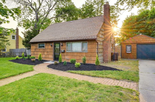 Foto 11 - Long Island Home w/ Deck, Yard, 5 Mi to Beach