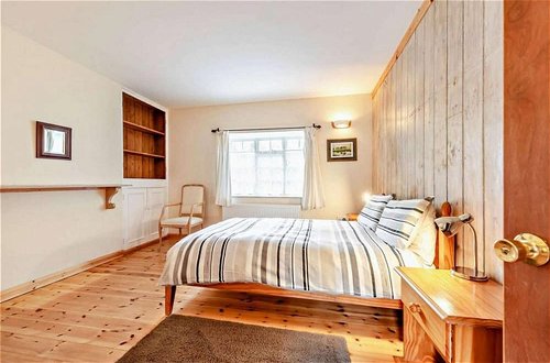 Foto 2 - Comfortable Airy 5-bed Apartment in Llandysul