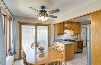 Foto 3 - Green Bay Vacation Rental - Walk to Lambeau Field