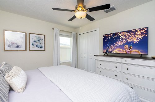 Foto 47 - Luxurious Family-friendly 5 Bd 12 Guests w Screened Pool Close to Disney