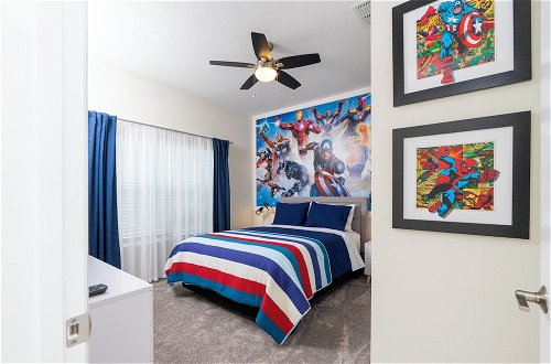 Photo 5 - Luxurious Family-friendly 5 Bd 12 Guests w Screened Pool Close to Disney