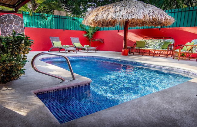 Big private home with pool in Surfside - a short walk from the beach - Foto 25