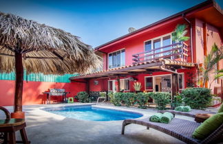 Foto 1 - Big Private Home With Pool in Surfside - a Short Walk From the Beach