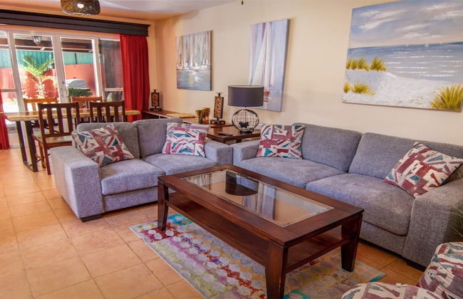 Big private home with pool in Surfside - a short walk from the beach - Foto 15