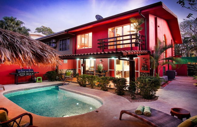 Big private home with pool in Surfside - a short walk from the beach - Foto 26