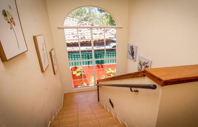 Big private home with pool in Surfside - a short walk from the beach - Foto 27
