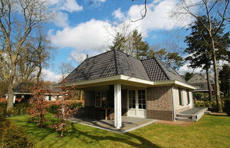 Foto 1 - Detached Villa with Outdoor Fireplace near Veluwe