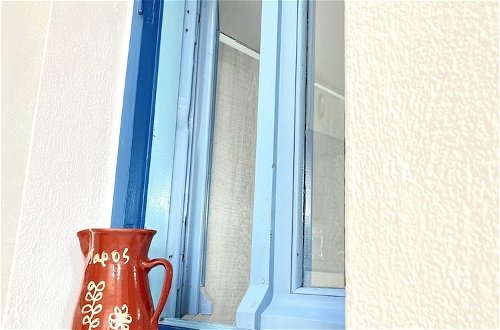 Photo 18 - Gorgeous White Marsis Apartment in Paros