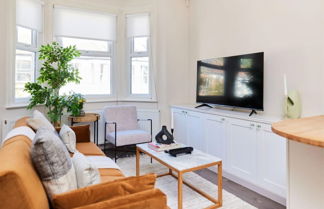 Photo 1 - The Kilburn Crib - Stunning 3bdr Flat