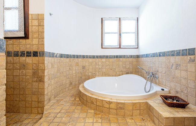 San Josep 6-bed Villa, Sleeps 14, Pool & Sea View - Foto 17