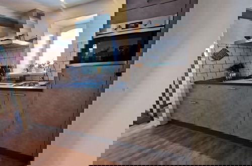 Foto 6 - Modernized Holiday Home With Terrace