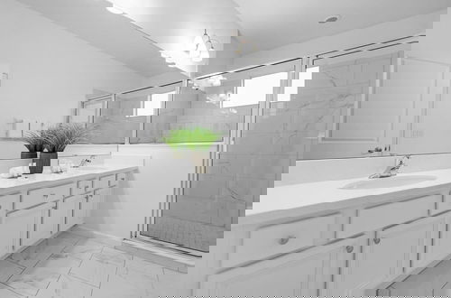 Foto 38 - Awesome Games Room Cinema Theme Rooms and More