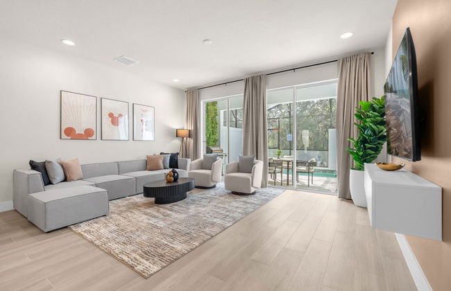 Upstay - Modern Family Townhouse w Private Pool - Photo 32