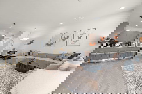 Foto 26 - Upstay - Modern Family Townhouse w Private Pool