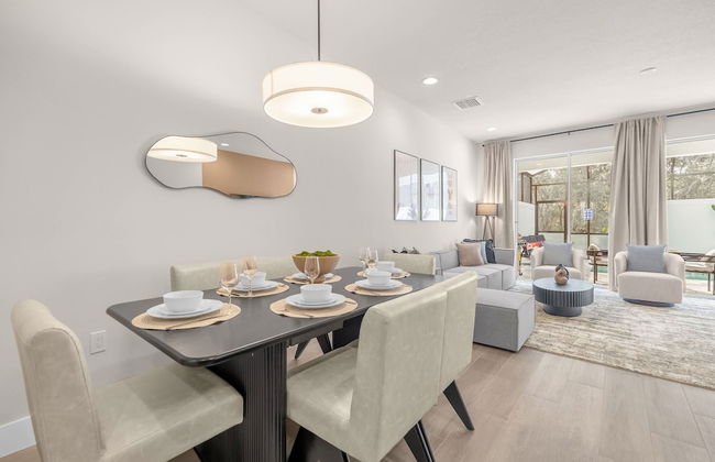 Upstay - Modern Family Townhouse w Private Pool - Photo 34