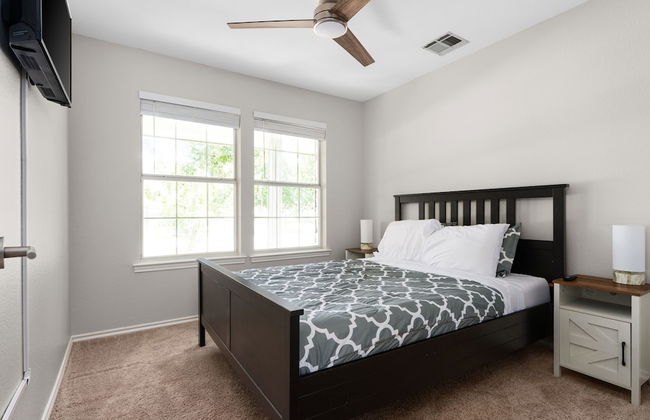 Fun 6BR Home with Private Theater & Pool - Foto 6