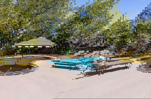 Foto 21 - Fun 6BR Home with Private Theater & Pool