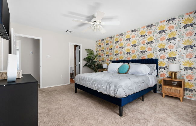 Fun 6BR Home with Private Theater & Pool - Foto 5