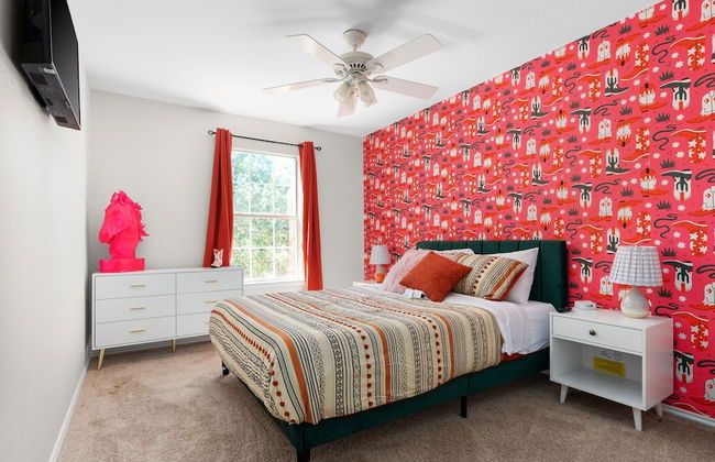 Fun 6BR Home with Private Theater & Pool - Foto 3