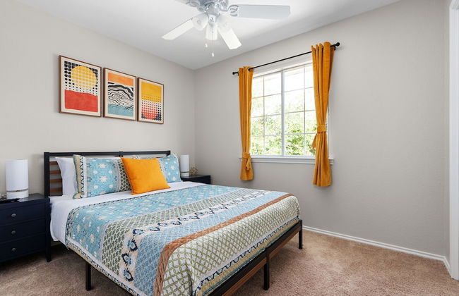 Fun 6BR Home with Private Theater & Pool - Foto 10