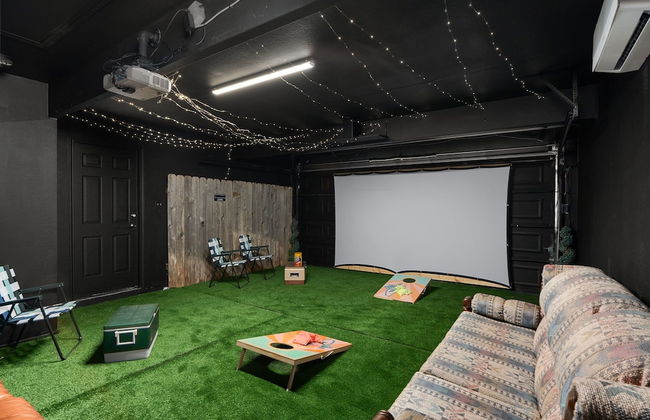 Fun 6BR Home with Private Theater & Pool - Foto 23