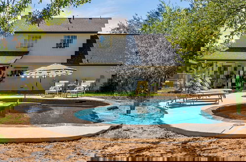 Foto 1 - Fun 6BR Home with Private Theater & Pool