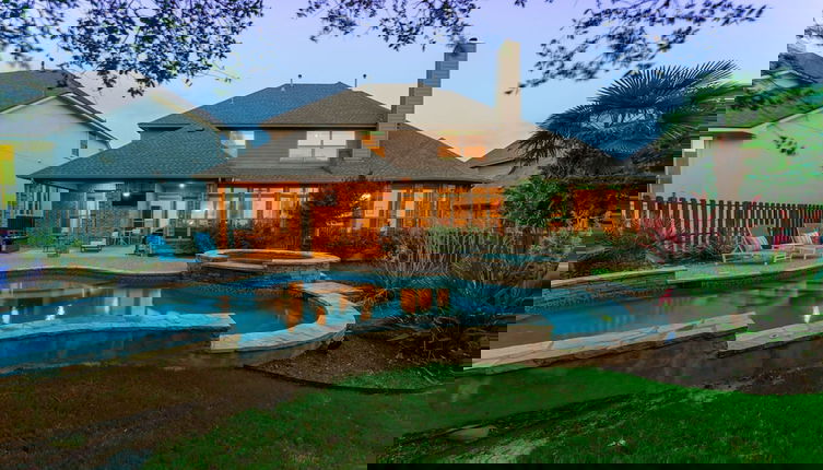 Foto 1 - Upstay - Spacious Home w Pool-hot Tub-office-yard