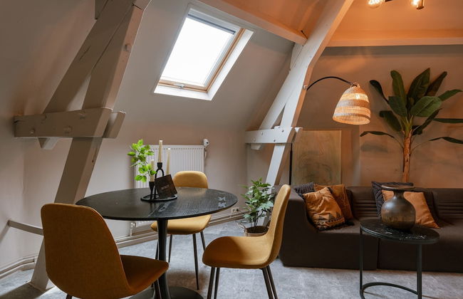 Chic Rooftop Apartment in Antwerp s Shopping hub - Photo 8