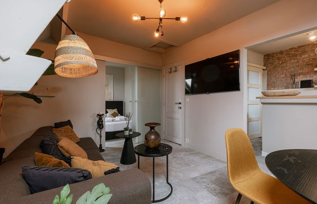 Chic Rooftop Apartment in Antwerp s Shopping hub - Photo 9