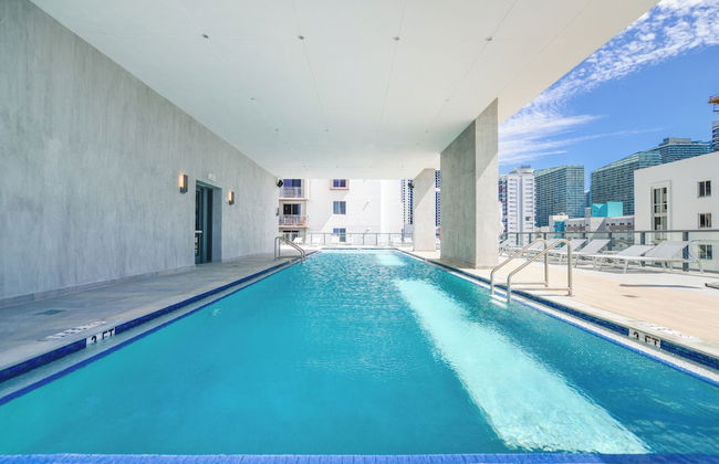 Luxury 3BR with Private Rooftop - Foto 23
