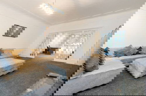 Foto 5 - Spacious House With Parking Near Heaton Park