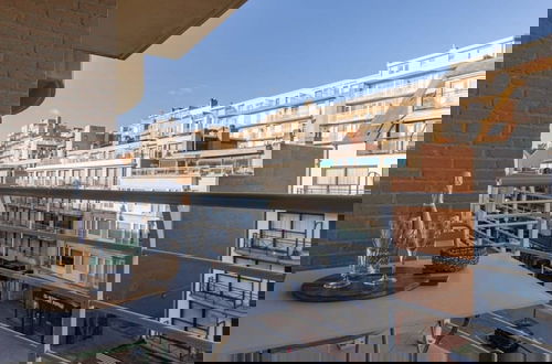 Foto 2 - Bright Apartment With 2 Terraces Close to Beach