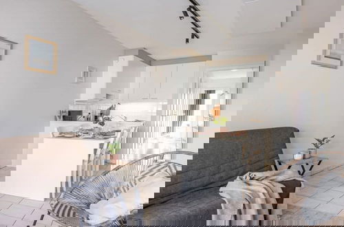 Foto 10 - Bright Apartment With 2 Terraces Close to Beach