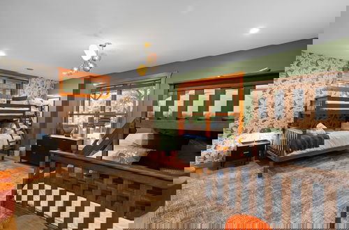 Foto 38 - Luxury Chalet, Disco, Sauna, HotTub, Firepit, Pet Friendly