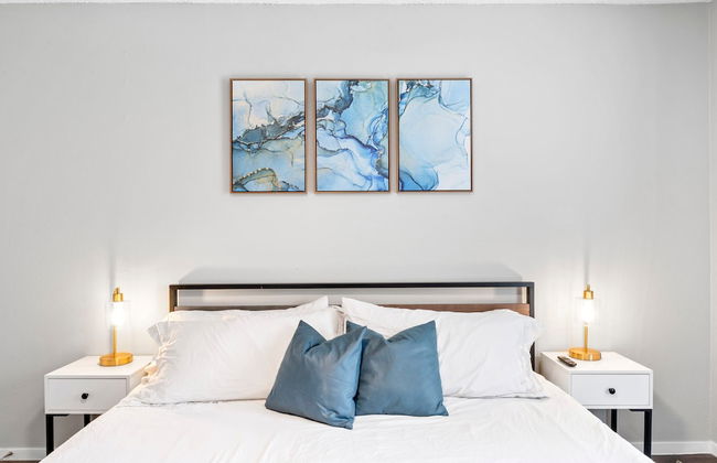 Soco 2BR Corner Suite w Pool King bed Fast Wifi - Foto 10