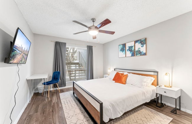 Soco 2BR Corner Suite w Pool King bed Fast Wifi - Foto 4