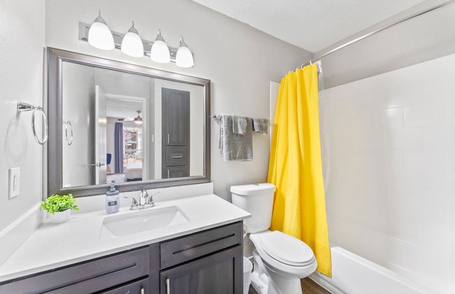 Soco 2BR Corner Suite w Pool King bed Fast Wifi - Foto 7